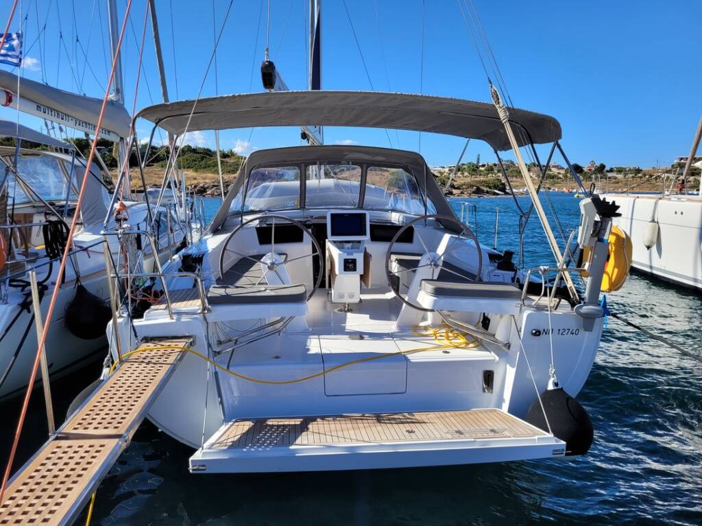 Sailing yacht Hanse 418 heNA