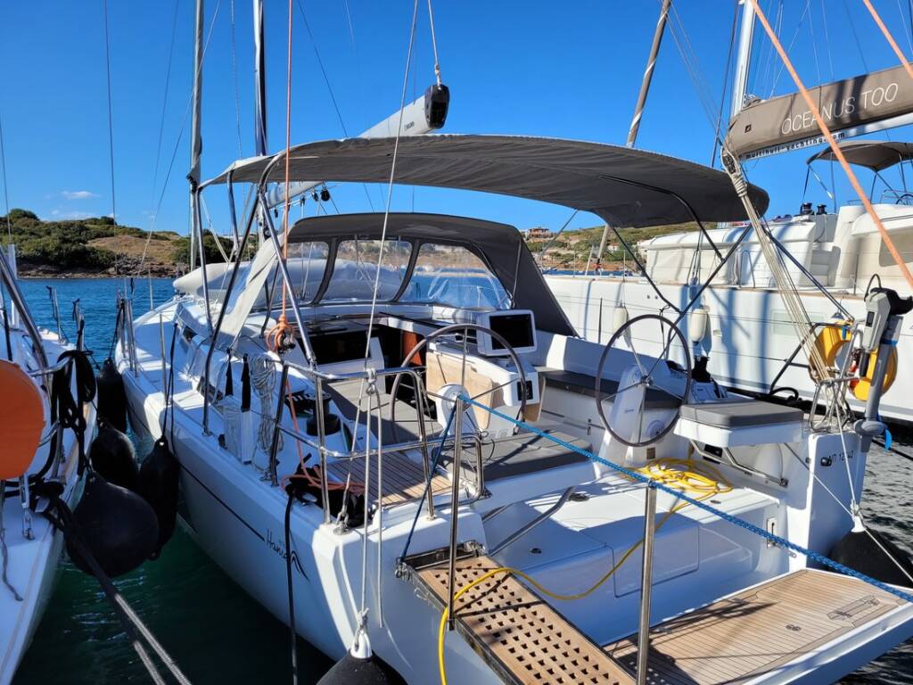 Sailing yacht Hanse 418 heNA