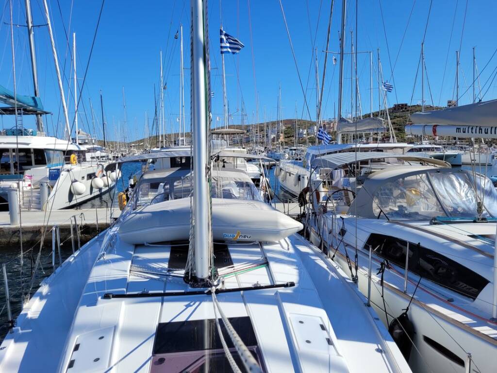 Sailing yacht Hanse 418 heNA