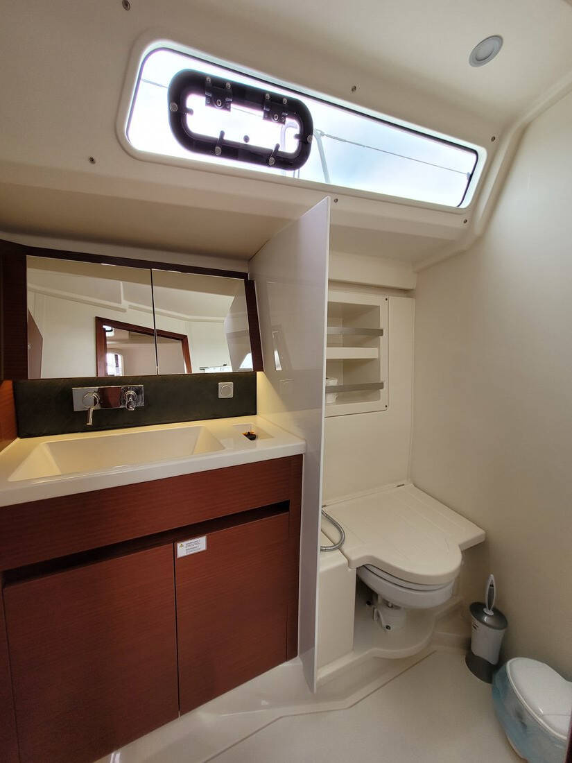 Sailing yacht Hanse 418 heNA