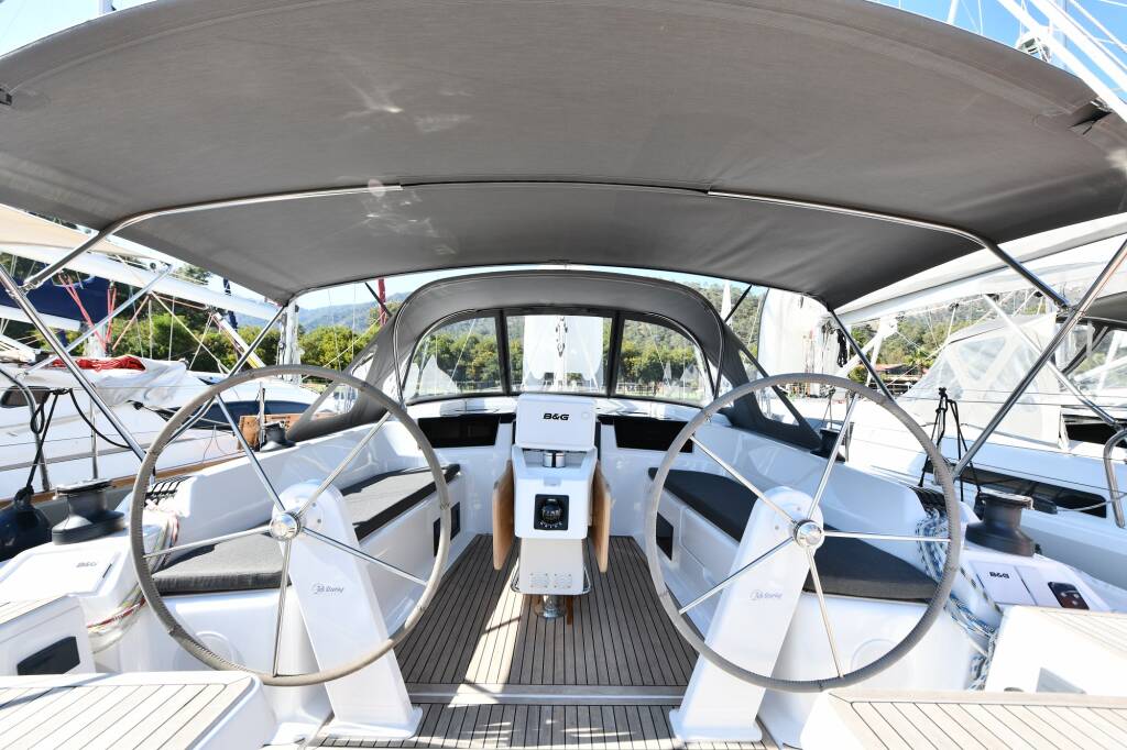 Sailing yacht Hanse 418 Lauda