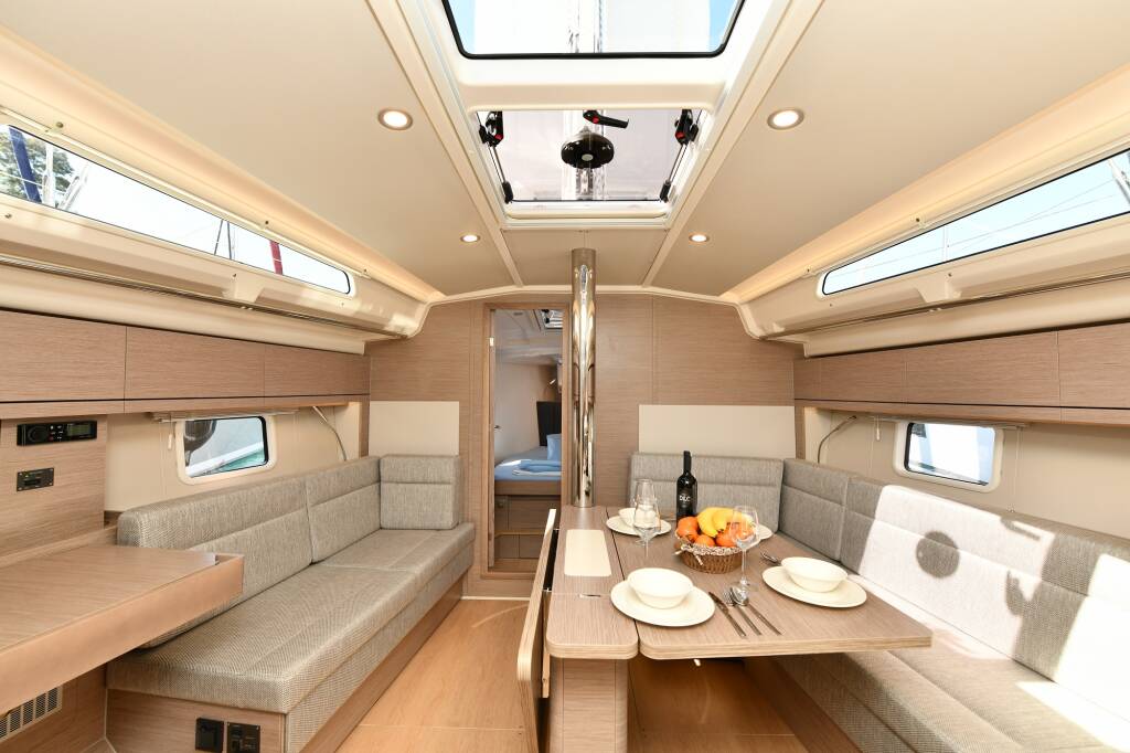 Sailing yacht Hanse 418 Lauda