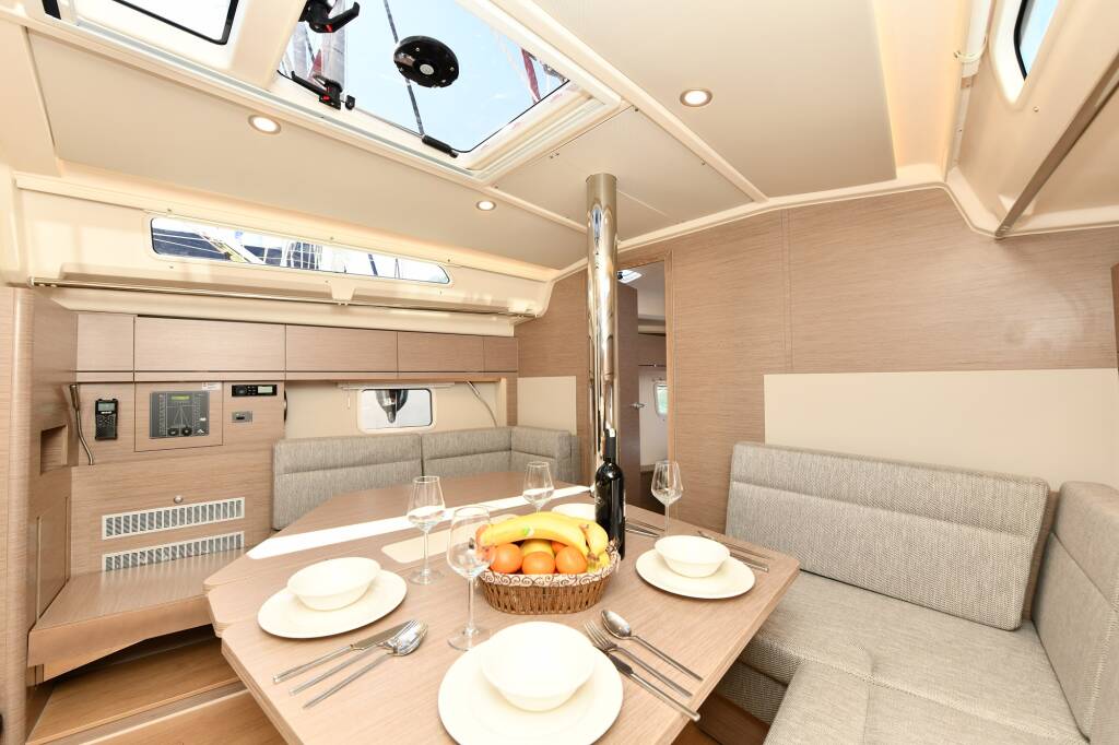 Sailing yacht Hanse 418 Lauda