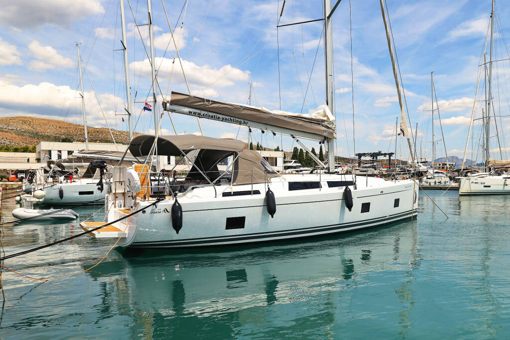 Sailing yacht Hanse 418 Teri