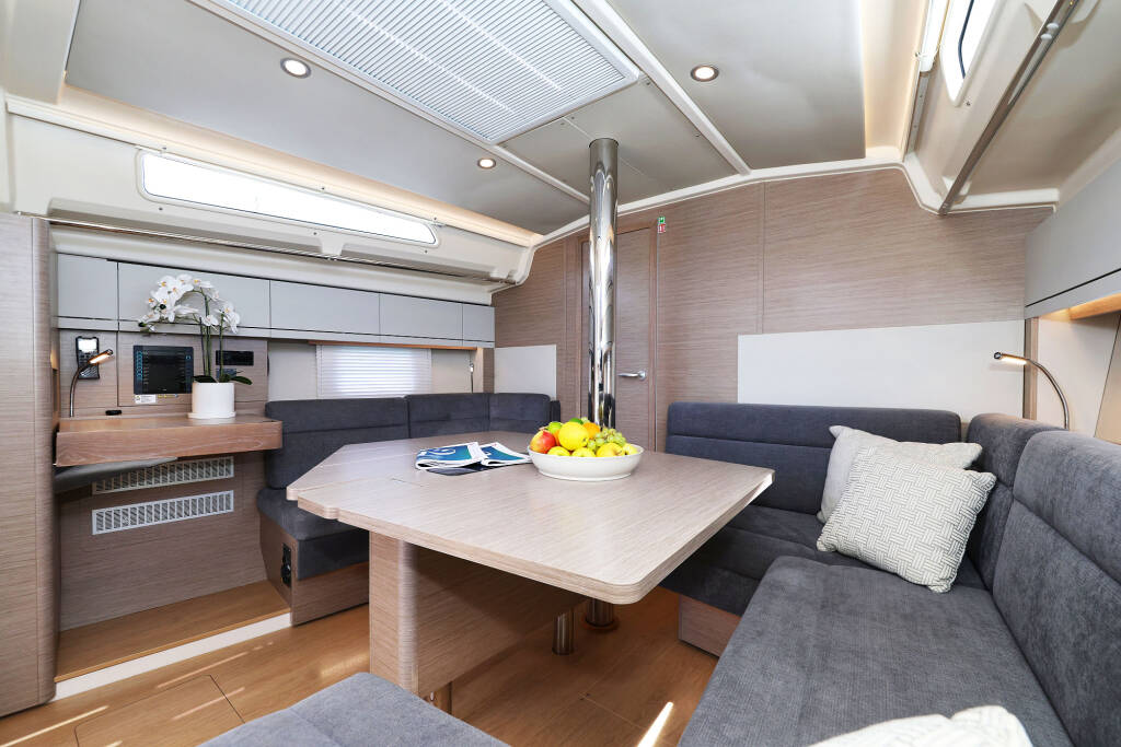 Sailing yacht Hanse 418 Teri