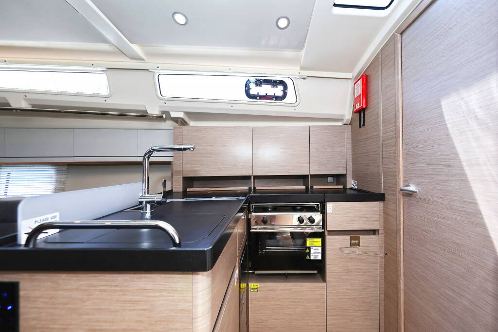 Sailing yacht Hanse 418 Teri