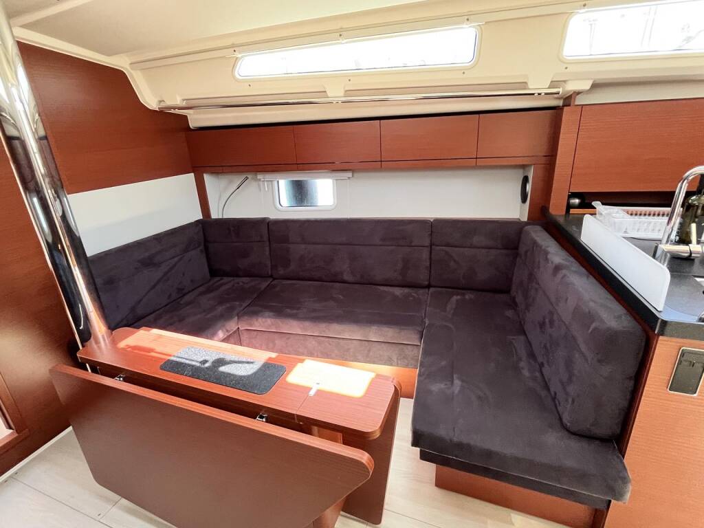 Sailing yacht Hanse 418 Anyma