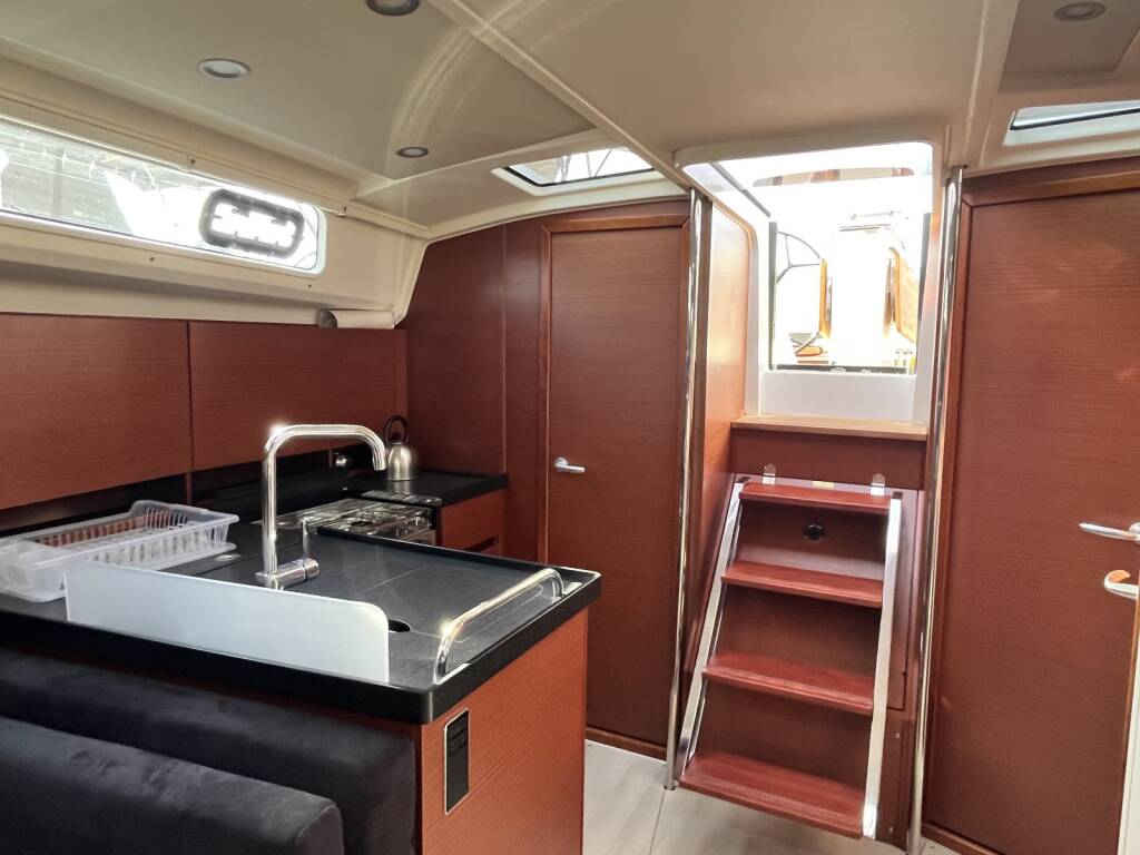 Sailing yacht Hanse 418 Anyma
