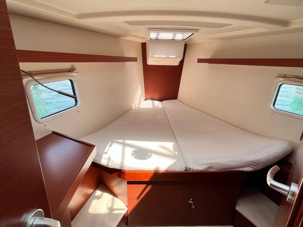 Sailing yacht Hanse 418 Anyma