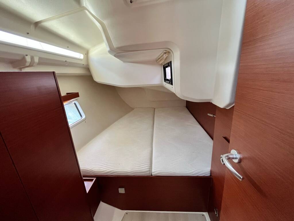 Sailing yacht Hanse 418 Anyma