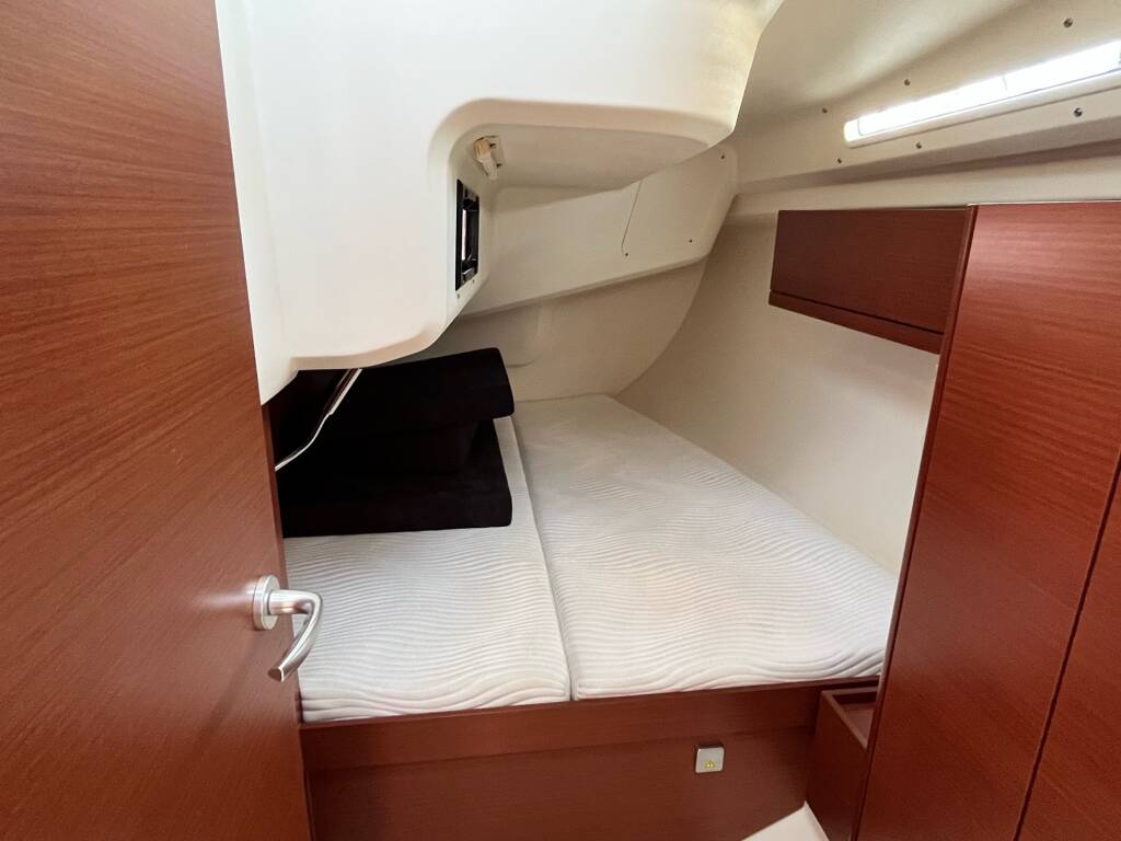 Sailing yacht Hanse 418 Anyma