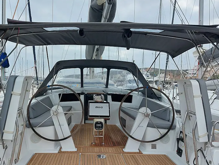 Sailing yacht Hanse 418 Polynoe