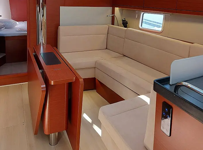 Sailing yacht Hanse 418 Polynoe
