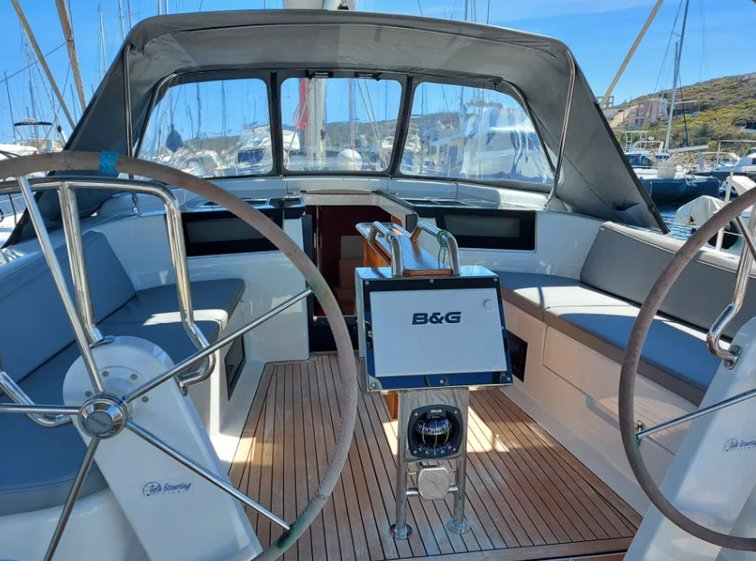 Sailing yacht Hanse 418 Themisto