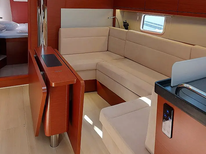 Sailing yacht Hanse 418 Themisto