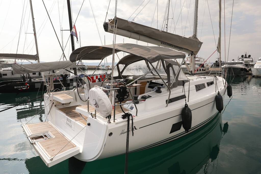 Sailing yacht Hanse 418 Blue Eagle