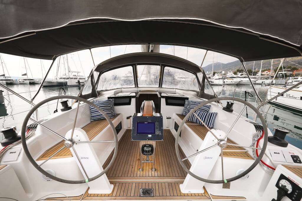Sailing yacht Hanse 418 Blue Eagle
