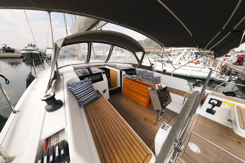 Sailing yacht Hanse 418 Blue Eagle