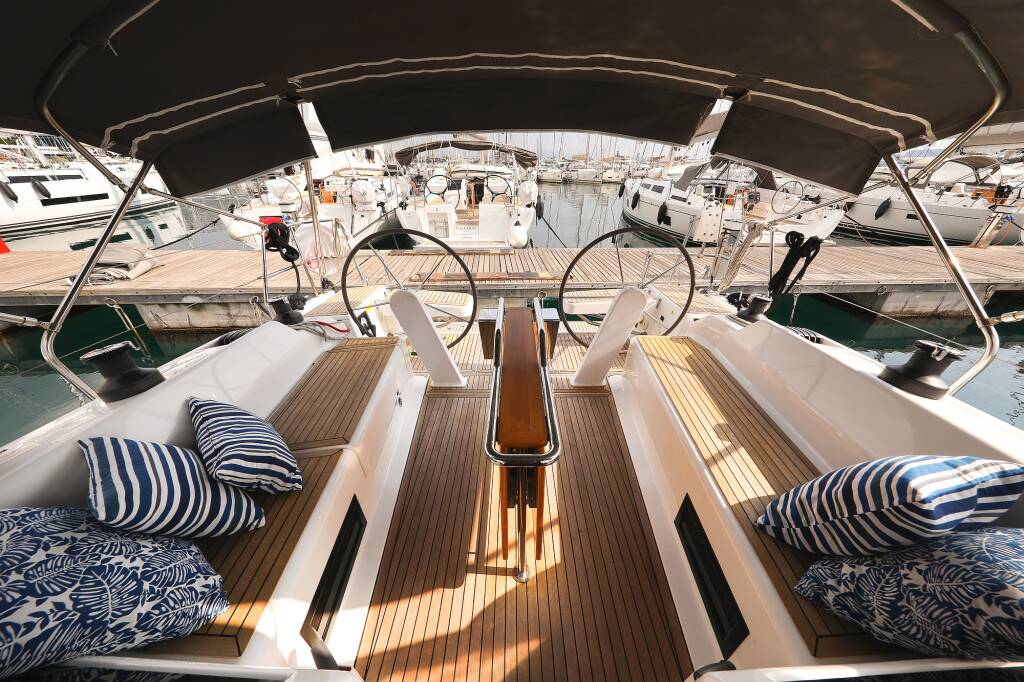 Sailing yacht Hanse 418 Blue Eagle