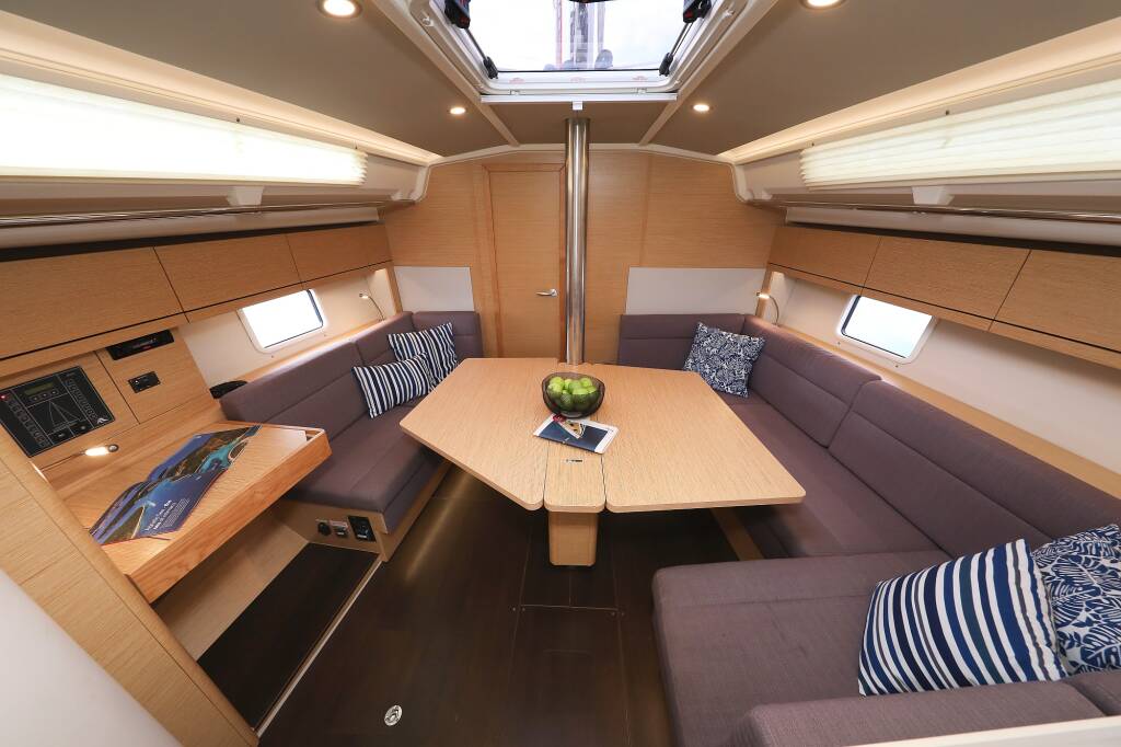 Sailing yacht Hanse 418 Blue Eagle