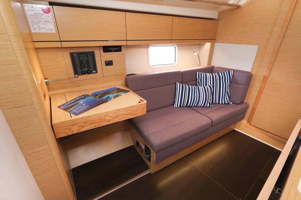 Sailing yacht Hanse 418 Blue Eagle