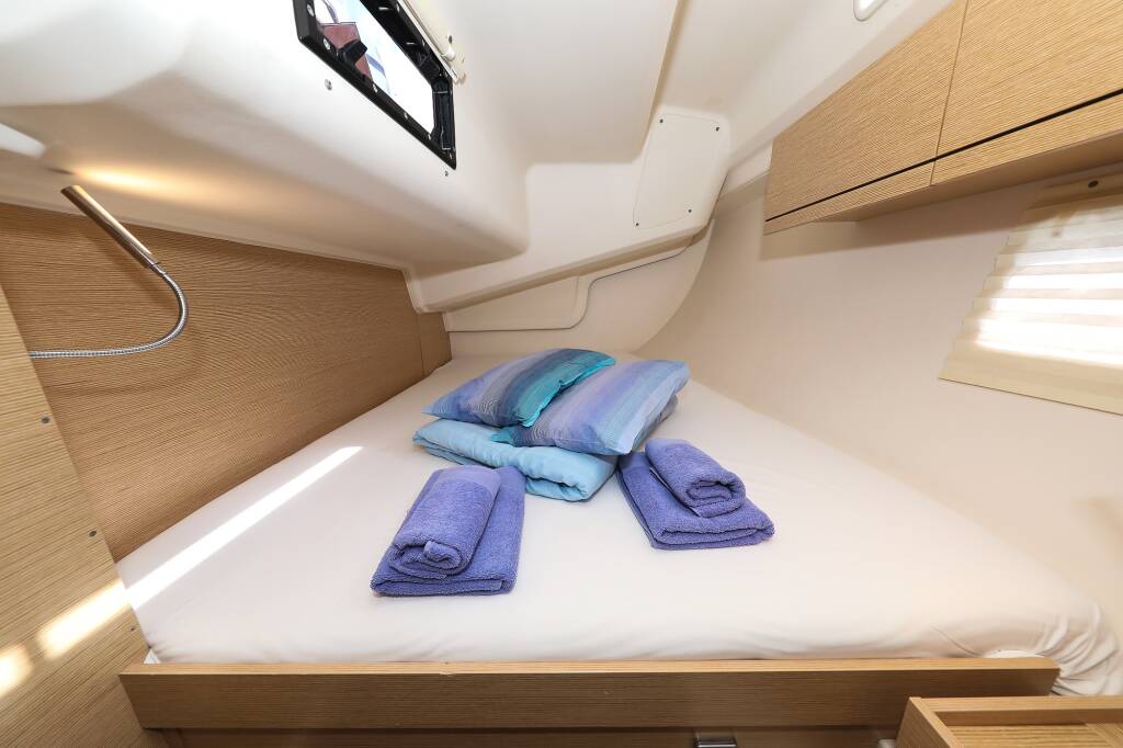 Sailing yacht Hanse 418 Blue Eagle