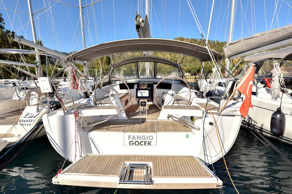 Sailing yacht Hanse 418 Fangio