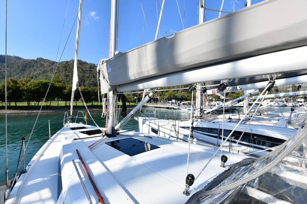 Sailing yacht Hanse 418 Fangio