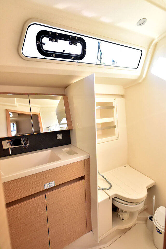 Sailing yacht Hanse 418 Fangio
