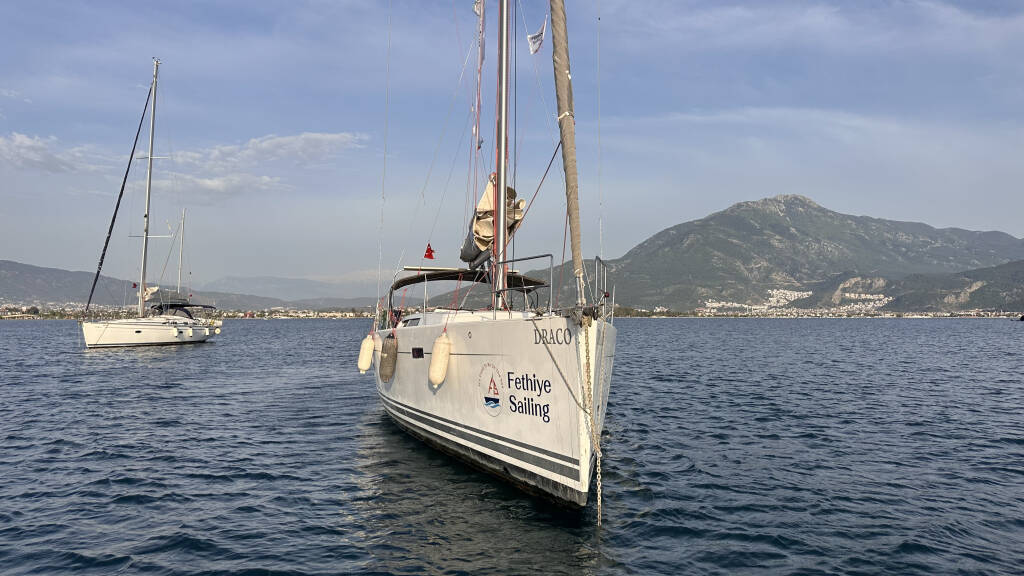 Sailing yacht Hanse 445 Draco