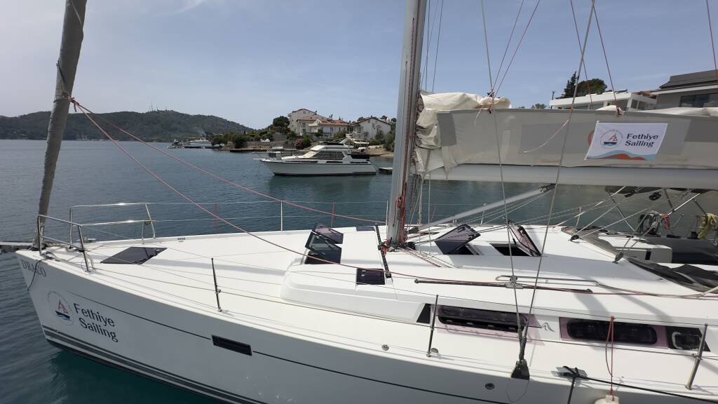 Sailing yacht Hanse 445 Draco