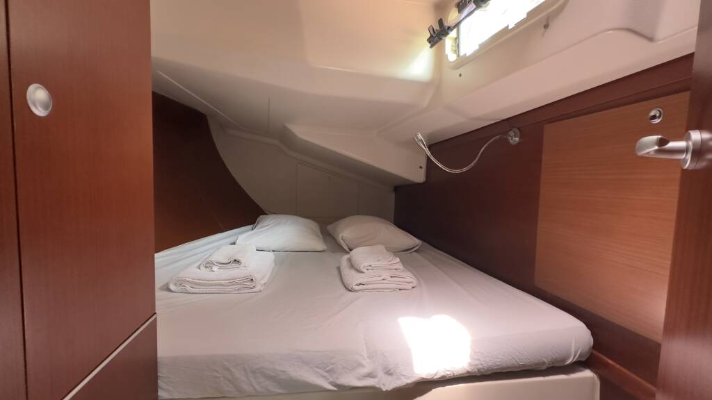 Sailing yacht Hanse 445 Draco