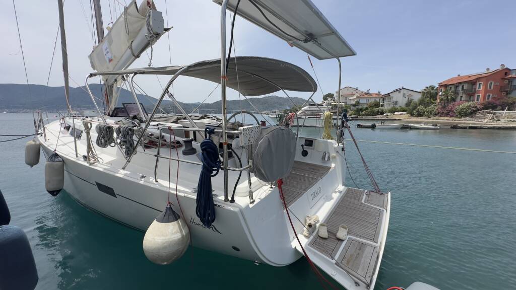 Sailing yacht Hanse 445 Draco