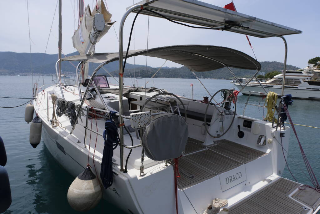 Sailing yacht Hanse 445 Draco