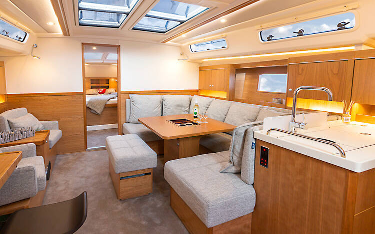 Sailing yacht Hanse 455 Audrey