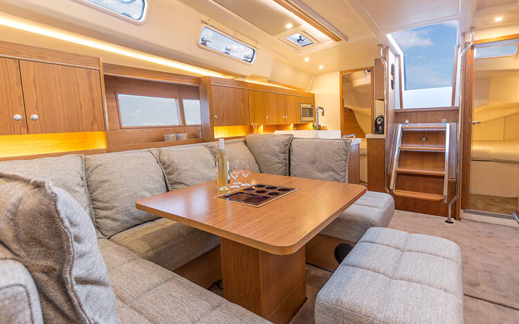 Sailing yacht Hanse 455 Audrey