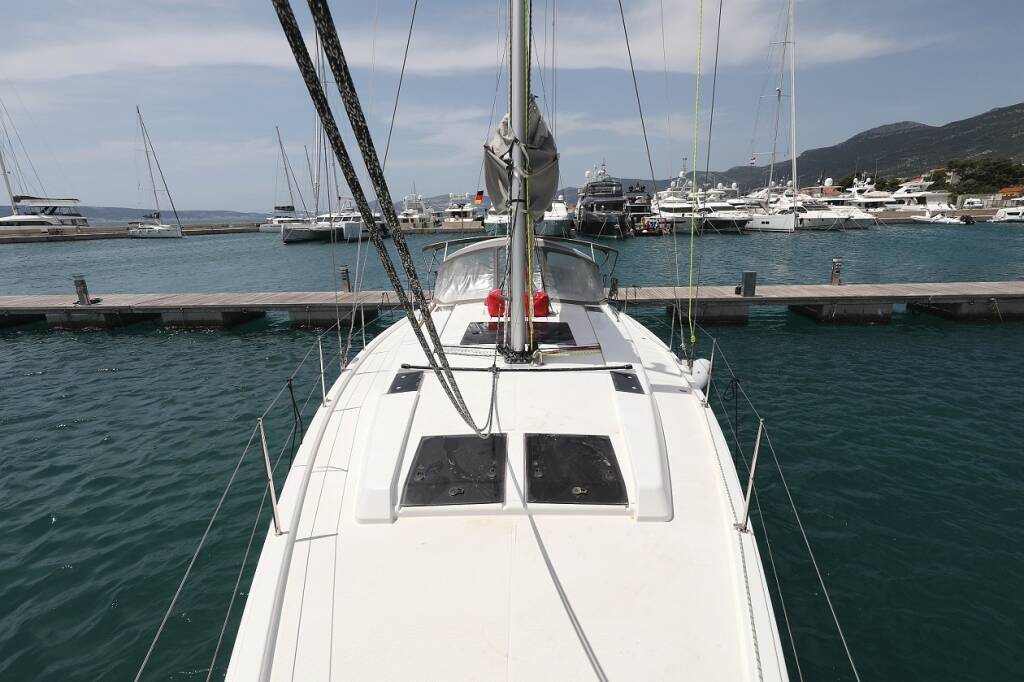 Sailing yacht Hanse 455 Purple Rain