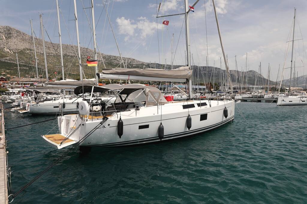 Sailing yacht Hanse 455 Purple Rain