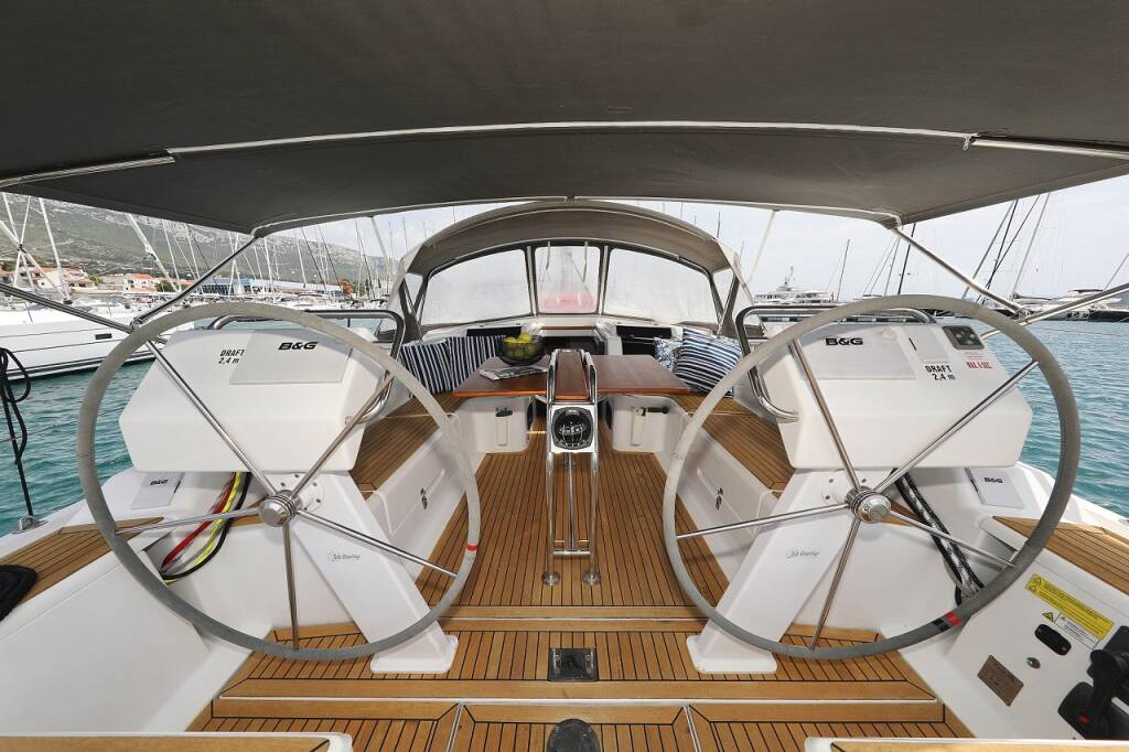 Sailing yacht Hanse 455 Purple Rain
