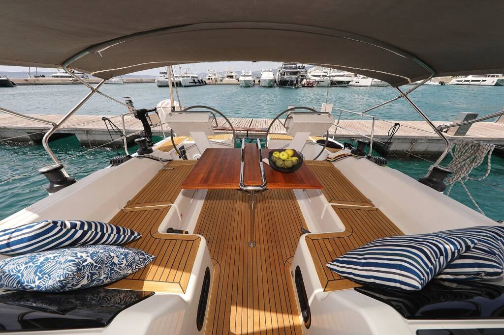 Sailing yacht Hanse 455 Purple Rain