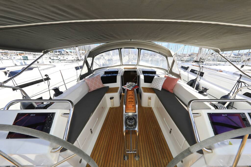 Sailing yacht Hanse 455 Maxine II