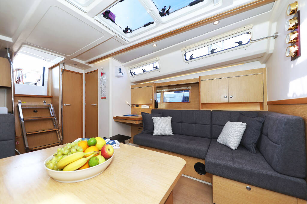 Sailing yacht Hanse 455 Maxine II