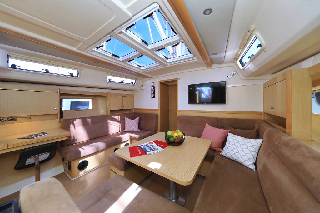 Sailing yacht Hanse 455 Maxine II