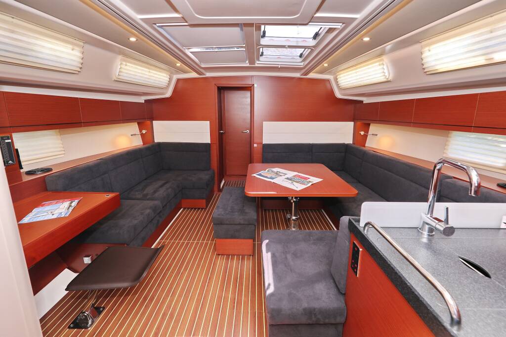 Sailing yacht Hanse 458 Janka