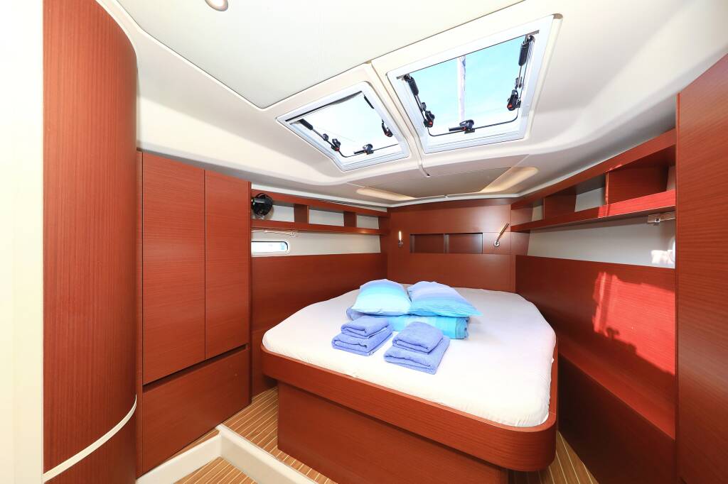 Sailing yacht Hanse 458 Amarena