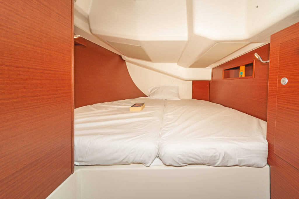 Sailing yacht Hanse 458 C-Ya