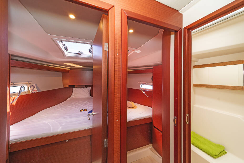 Sailing yacht Hanse 458 C-Ya
