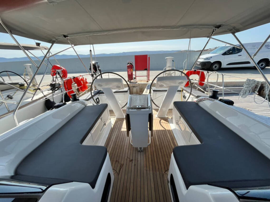 Sailing yacht Hanse 458 Avra