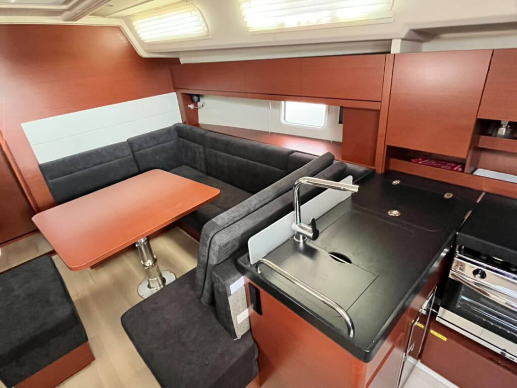 Sailing yacht Hanse 458 Avra