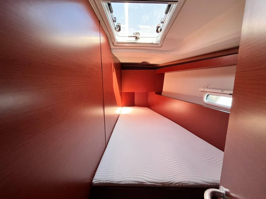 Sailing yacht Hanse 458 Avra